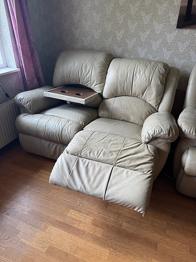 2-sits och 3-sits soffa skänkes.