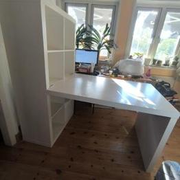 Bokhylla med skrivbord