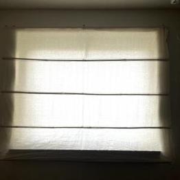 Hissgardin off-white med bambupinnar