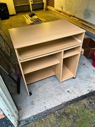 Skrivbord bortskänkes