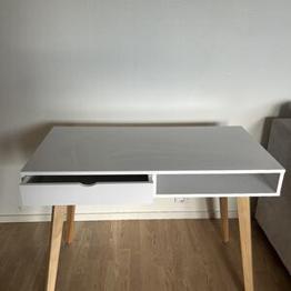 Skrivbord (Jysk Tamholt) vit och trä