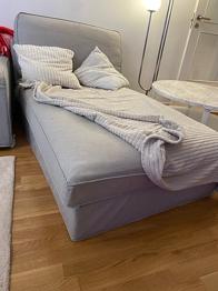 En soffdel och soffbord bortskänkes