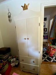Barnskåp/garderob bortskänkes