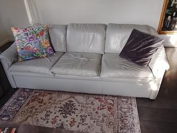 Soffa bortskänkes mot avhämtning