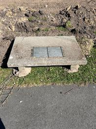 Betonglock med galler rektangulärt