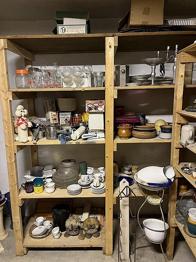 Porslin, glas och prydnads bortskänkes