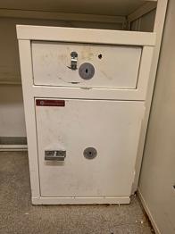 Kassaskåp bortskänkes