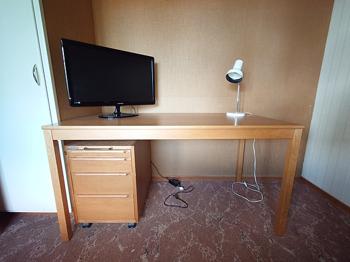 Kinnarps skrivbord och rullhurts