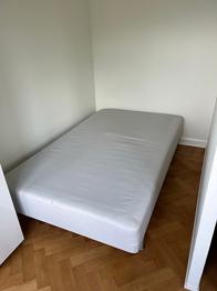 Säng bortskänkes mot upphämtning