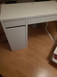 Skrivbord bortskänkes.