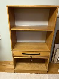 Kinnarps låsbart dokumentskåp med jalusi. Bokhylla