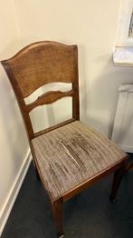 Två matstolar skänkes