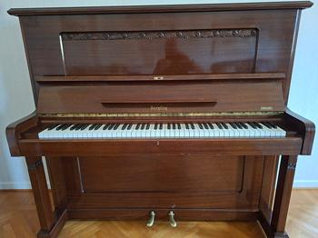 Piano bortskänkes mot avhämtning