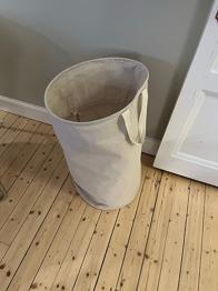 Tvättkorg bortskänkes