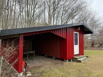 Carport med gäststuga / förråd (bod) bortskänkes