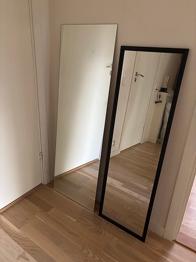 Två speglar bortskänkes