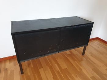 Svart sideboard / förvaringsbänk med skjutdörrar - BORTSKÄNKES