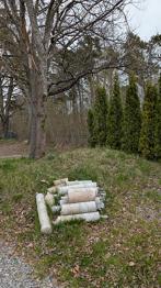 Plintar i betong bortskänkes.