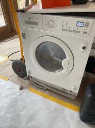 Bortskänkes Electrolux inbyggnadsbar kombinerad tvätt/tork