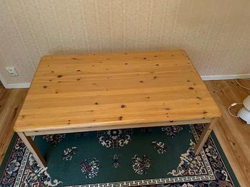 Soffbord i furu