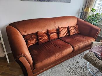 Exklusiv soffa i samet bortskänkes