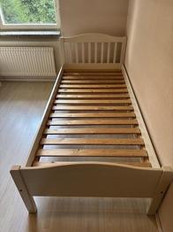 SKÄNKES Vit träsäng