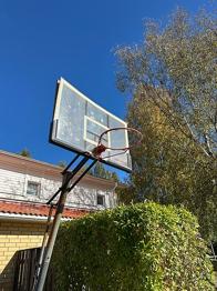 Basketställning med korg och platta