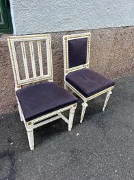 BORTSKÄNKTS Två äldre stolar