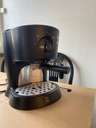 Fin Espressomaskinen med mjölkskummare