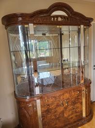 Vitrinskåp Bortskänkes