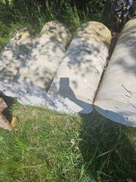 34 st kraftiga betongplintar med armeringsjärn – Bortskänkes!