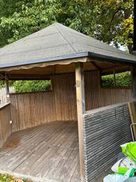 Träpaviljong BORTSKÄNKES
