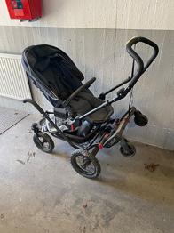 Kronan barnvagn sittvagn svart