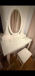 Spegel sminkbord med pall - i mycket bra skick