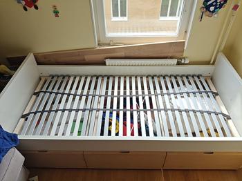 IKEA säng med ribbotten vit