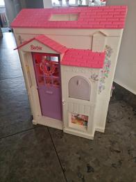 bortskänkes dockhus