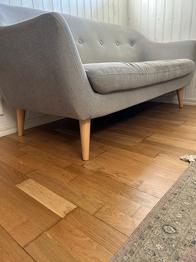 Grå soffa bort skänkes