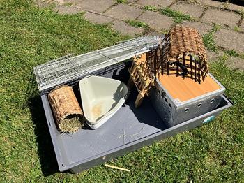 Hage och burar med tillbehör