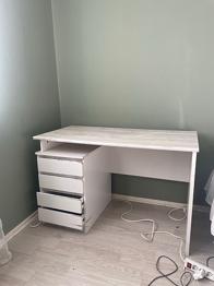 Skrivbord bortskänkes