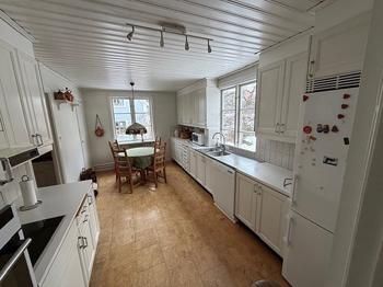 Komplett kök bortskänkes.