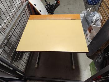 Bortskänkes - Skolbänk, flätad korg