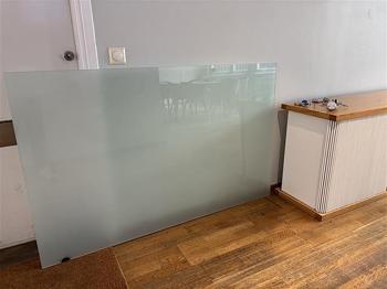 Whiteboardtavla i glas
