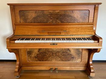 Piano akustiskt bortskänkes