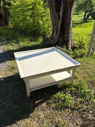 Soffbord bortskänkes