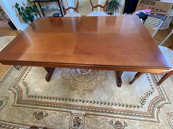 Matbord trä brun( mahogny). Bortskänkes p.g.a. flytt.