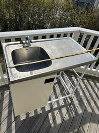 Badkar och diskbänk skänkes