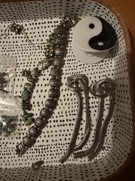 Bortskänkes smycken / pärlor / piercing