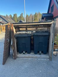 Eget tillverkat Sopkärlsförvaring/skjul bortskänkes