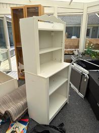 Slitet IKEA-skåp skänkes mot avhämtning