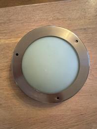 Taklampa Bortskänkes